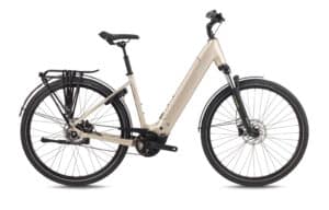 Electrica bicicleta de montaña plegable con bateria potente y frenos de disco para ciclistas aventureros.